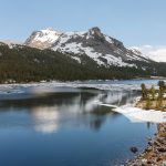 Tenaya Lake aan de Tioga Pass in Yosemite National Park Tenaya Lake aan de Tioga Pass in Yosemite National Park