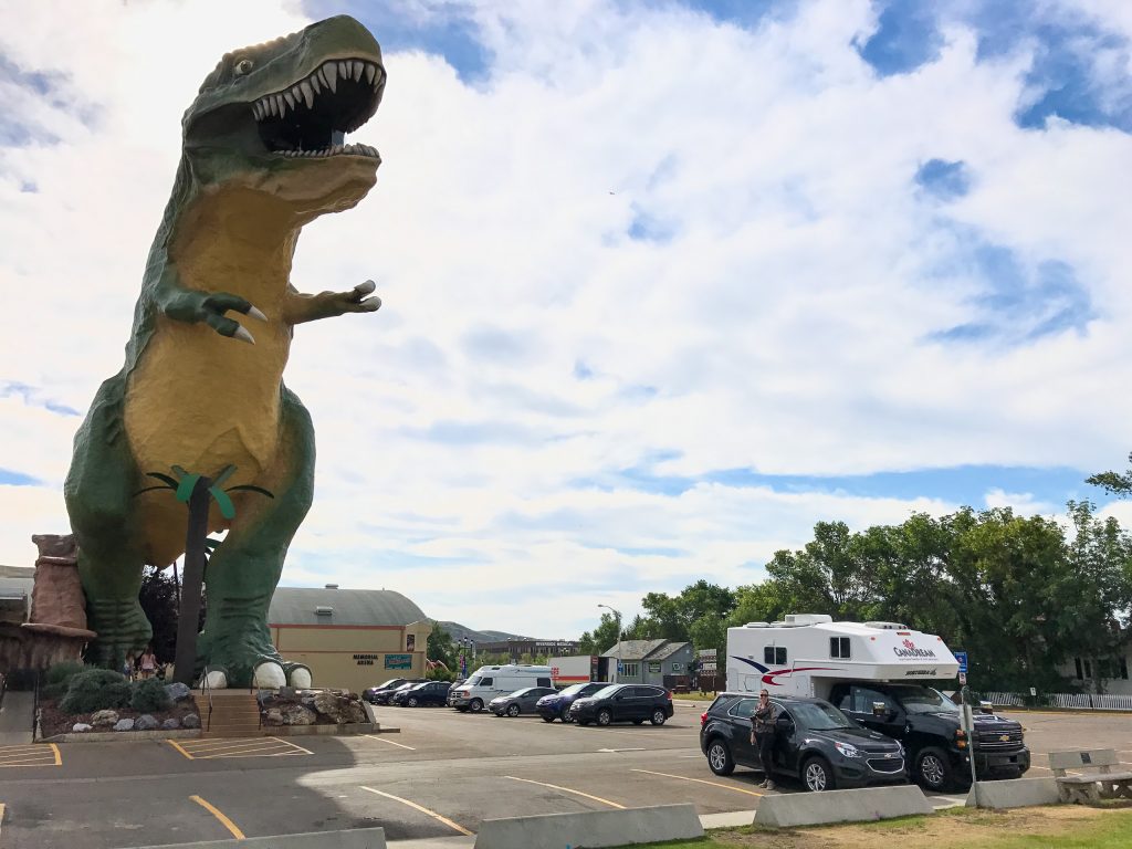 Dinosaurusstandbeeld in centrum van Drumheller